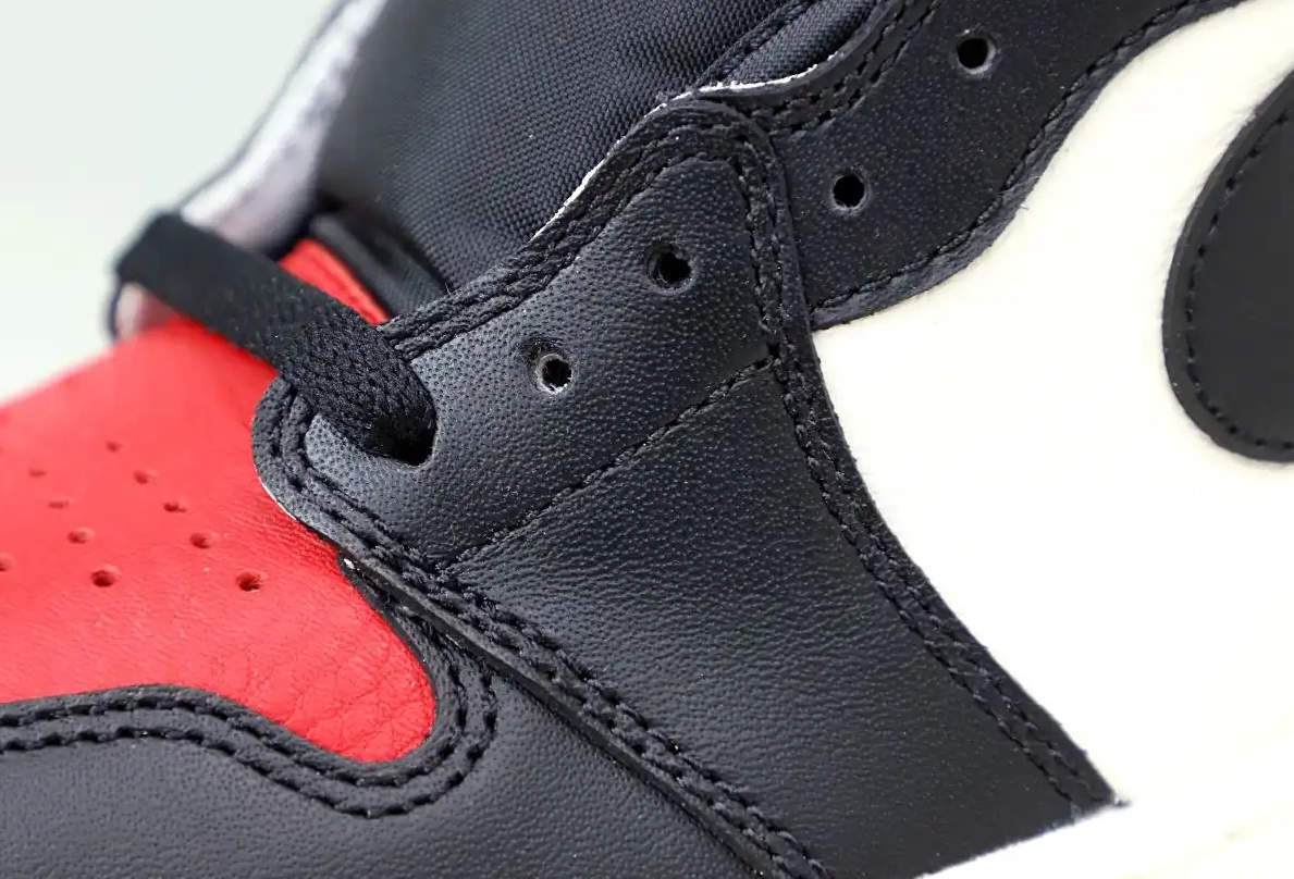 'BRED JORDAN RETRO AIR HIGH 1 OG TOE' 0404
